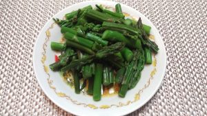 茹でたアスパラ
