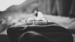 ジョン・レノン・丸いメガネの画像