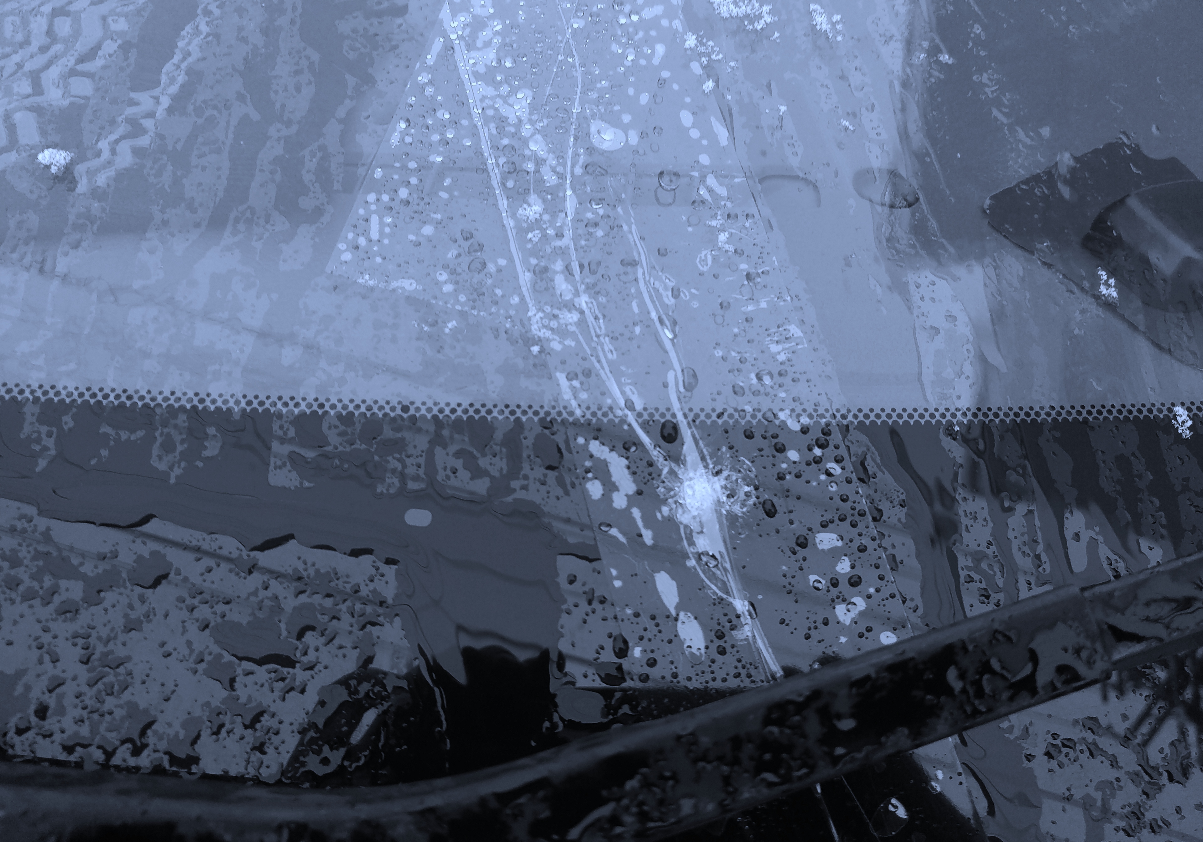 エスティマのフロントガラスがヒビ割れ 原因 修理費用 車両保険適用について ロキノログー松原ロキの備忘録 雑学