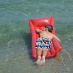 夏の海と子ども