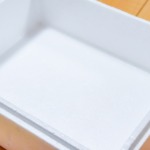 た発泡スチロールの白い箱