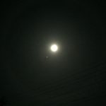 月の周りに光の輪(月暈)