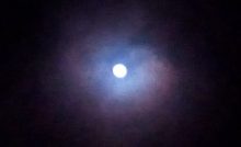 月の周りに光の輪 月暈 つきがさ げつうん は幸せ 幸運の前兆 ロキノログー松原ロキの備忘録的ブログ