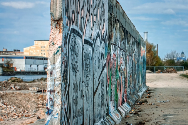 崩壊したベルリンの壁・１１月９日「ベルリンの壁崩壊の日」のイメージ