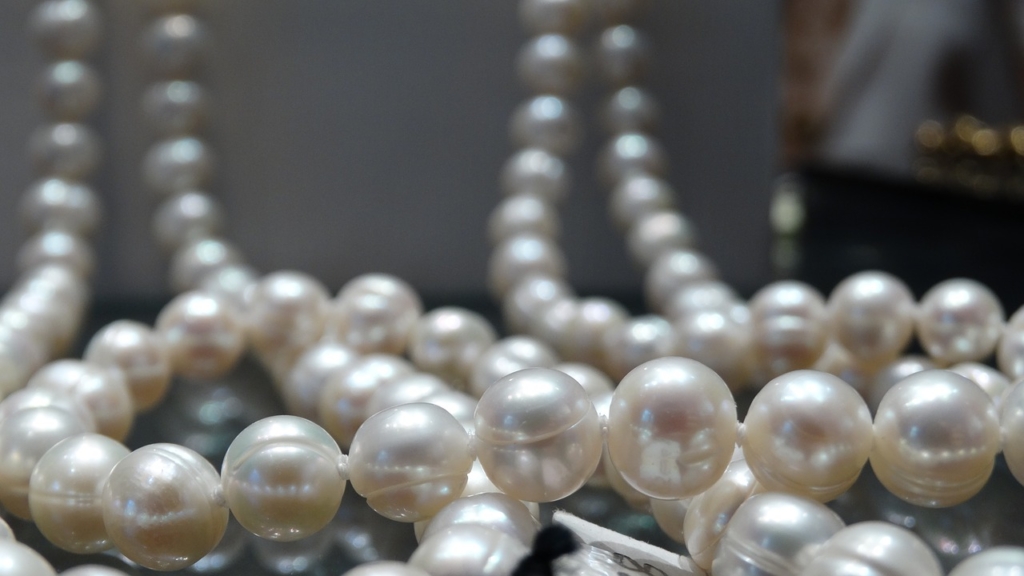 6月の誕生石：真珠（パール）のネックレス