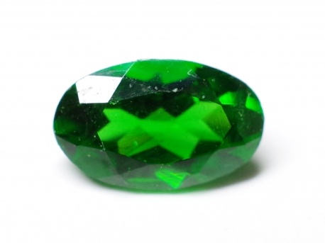 ツァボライトのルールの画像。ガーネットの中でも、緑色系統のグロッシュラーガーネットの一種。鮮やかな緑色が魅力な宝石。和名は灰礬柘榴石。