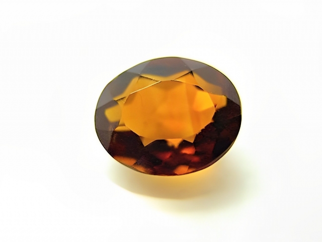 マデイラシトリンの宝石ルース。深いオレンジ色をした宝石。